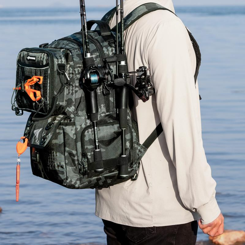FiskePack™ 50L Den komplette fiskesekken med 50 liters kapasitet, smart oppbevaring og 4 inkluderte tacklebokser.